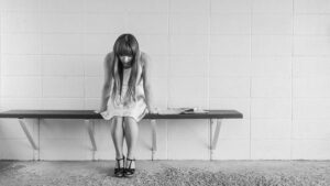 La psicosi di massa è una vera pandemia globale 3 worried girl 413690 1280